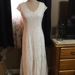 Beautiful long white lace dress Size S